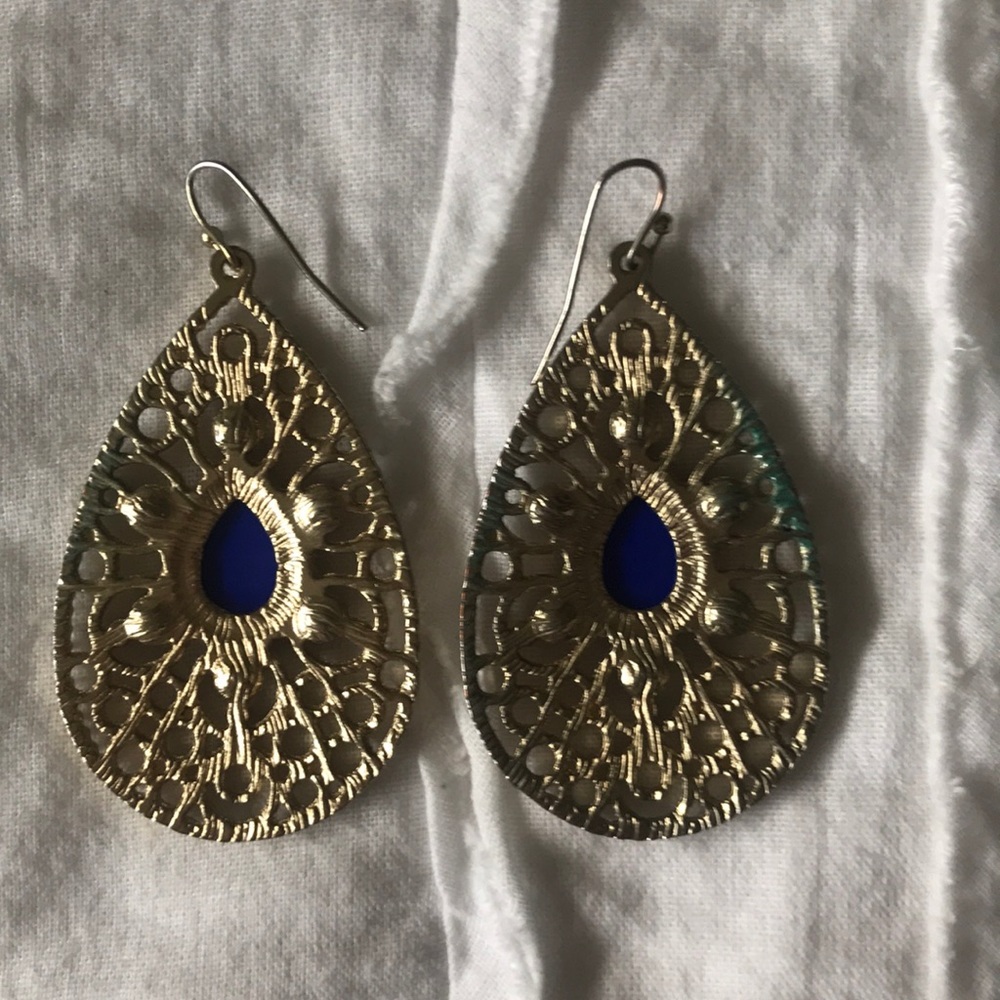 Gold statement earrings - Picture 3 of 5